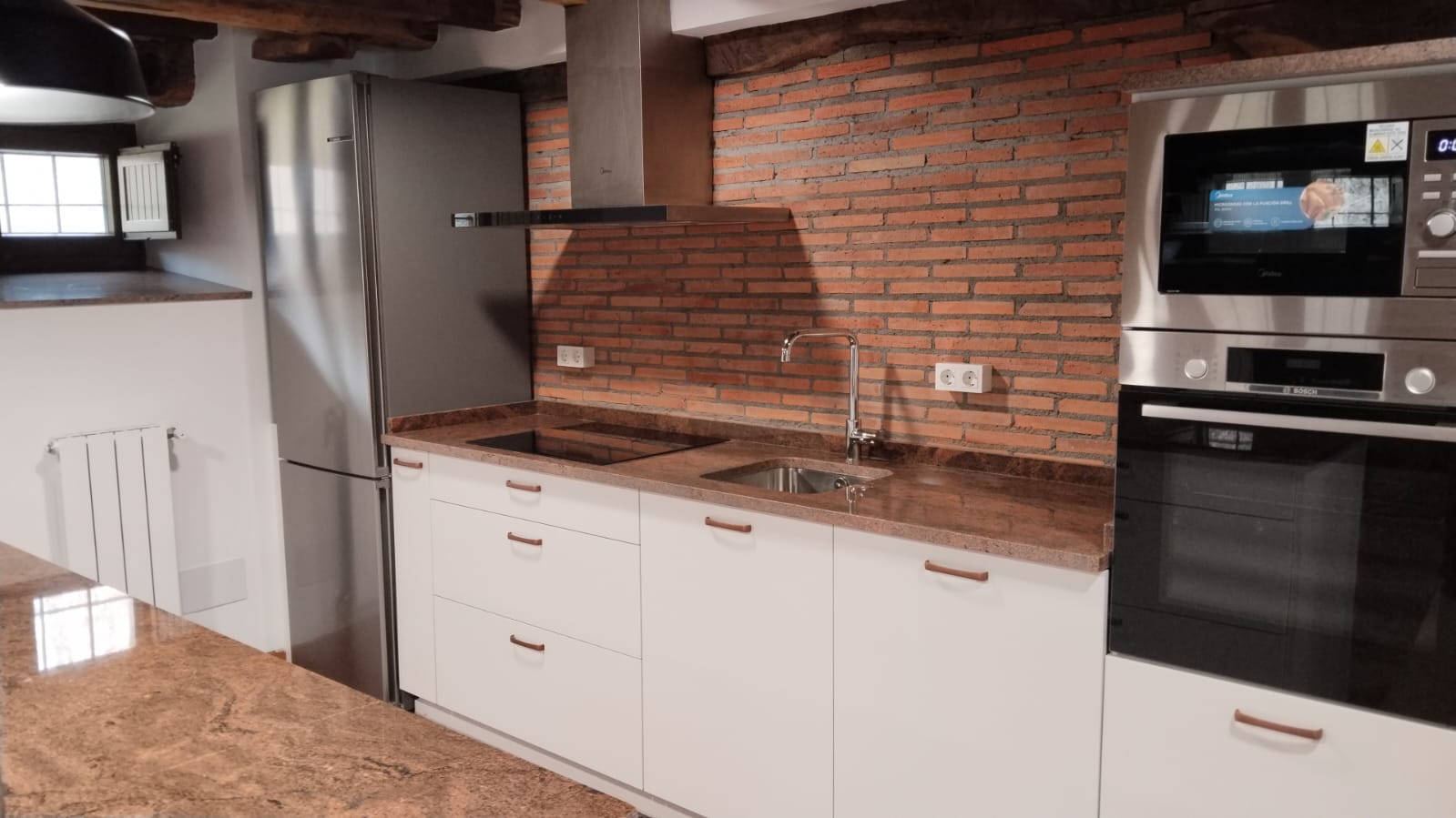 Cocina rural limpia - trabajo de calidad