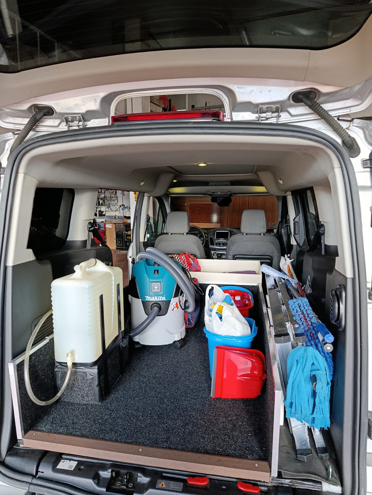 Equipamiento profesional de Limpiezas El Valle